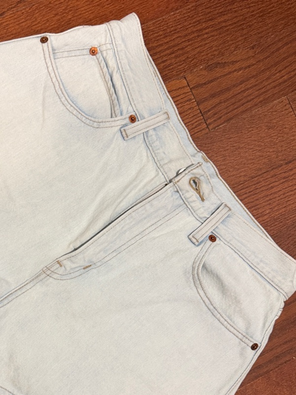 Light Wash Women’s High-Rise Denim Shorts